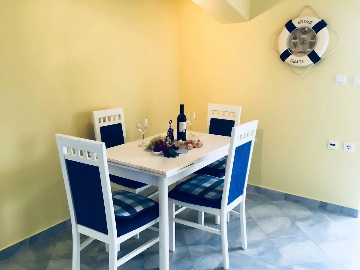 Dama Apartment Obrovac 0*,  Croatia